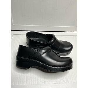 Dansko black clogs size 39 wide